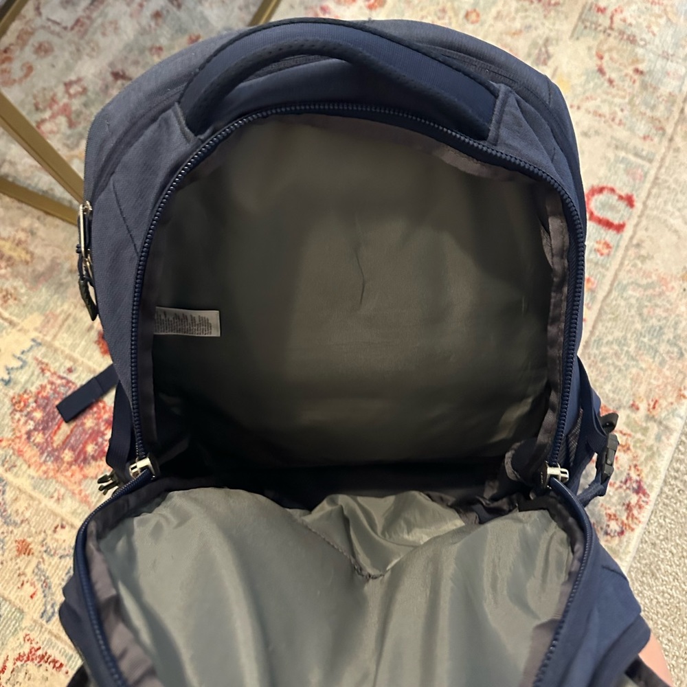 North face backpack - Picture 4 of 9